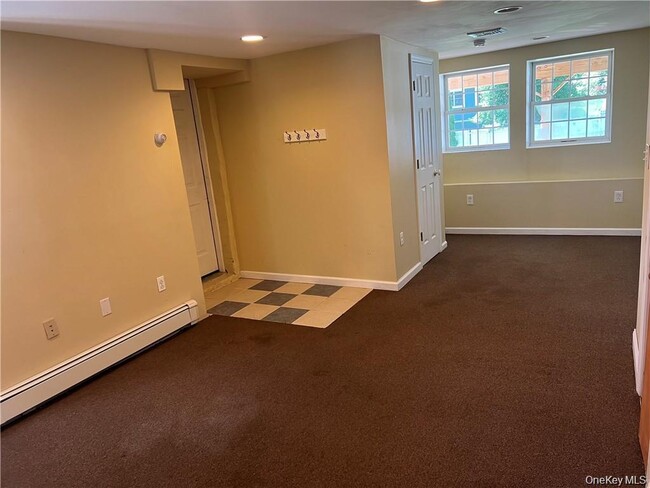 Building Photo - 10 Overlook Ave