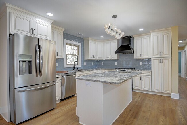 Building Photo - FOR RENT VIRGINIA BEACH