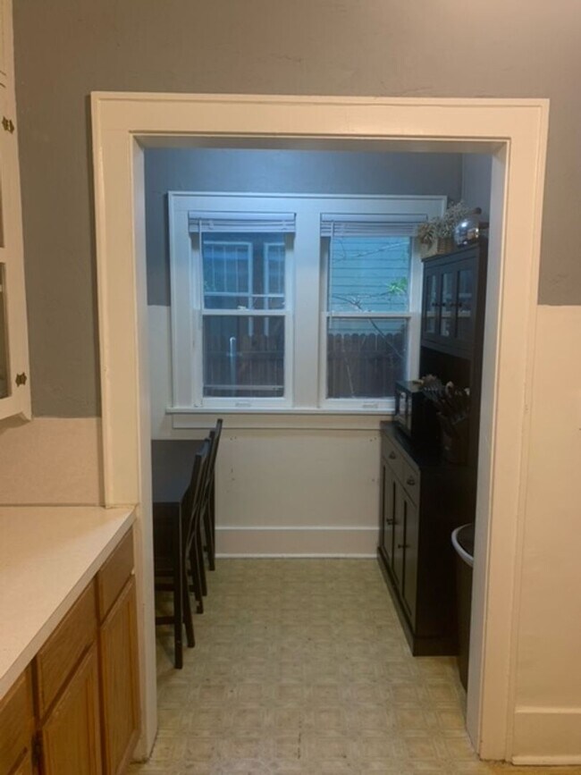 Building Photo - Cozy 1 bed 1 Bath Close to OU Campus