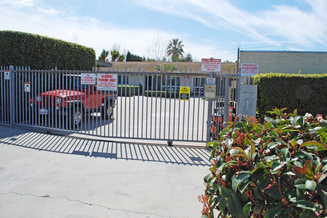 Building Photo - 2204 E La Palma Ave