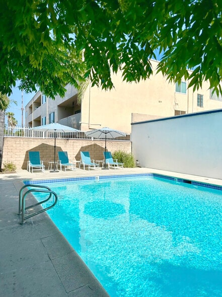 Primary Photo - 14315 Chandler Blvd