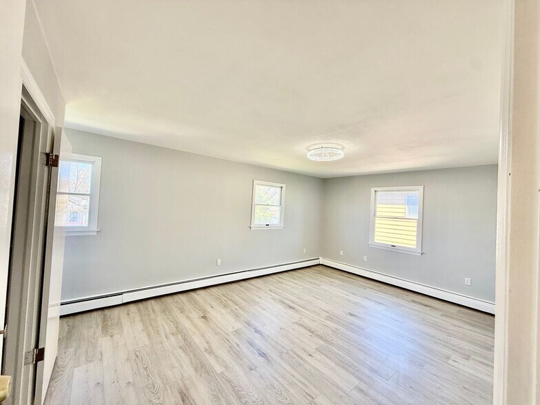 Building Photo - 35 Fiat Ave