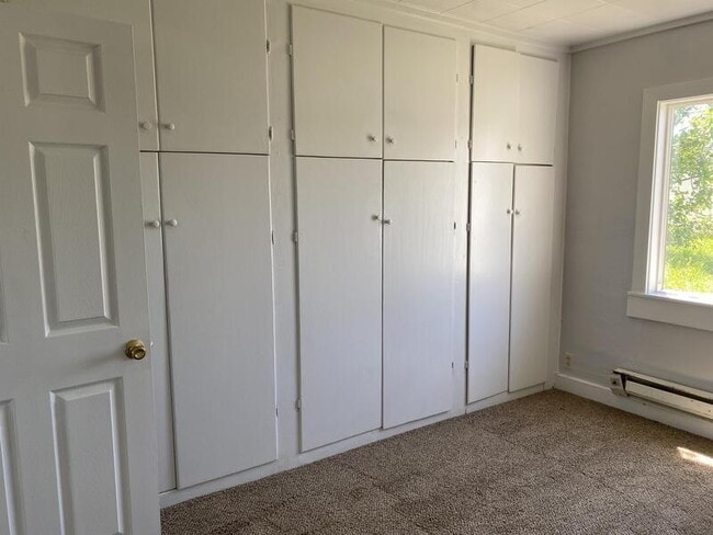 Building Photo - 435 NE Russell Ave