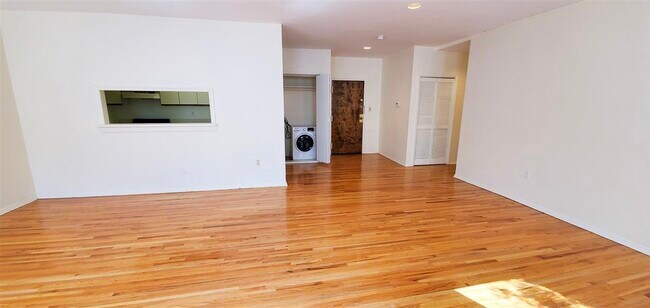 Primary Photo - 227 Adams St