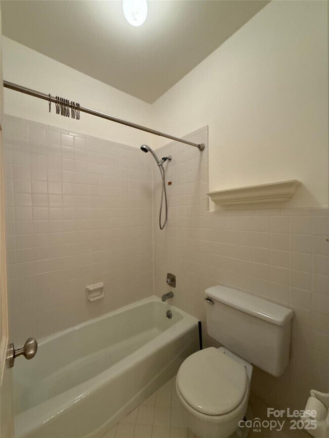 Building Photo - 1016 Queens Rd