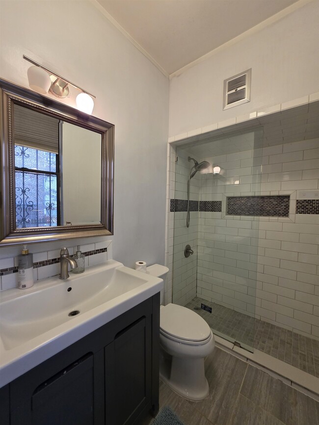 Building Photo - 291 8th St