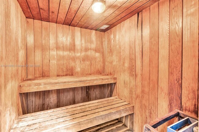 Building Photo - 6770 Indian Creek Dr