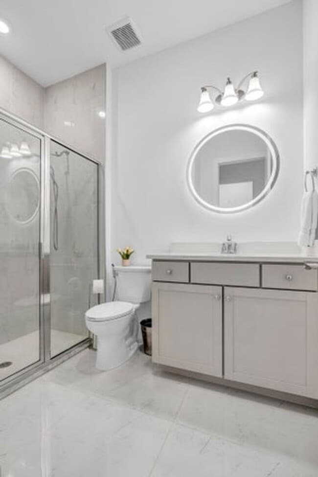 Building Photo - 5320 St Armands Way