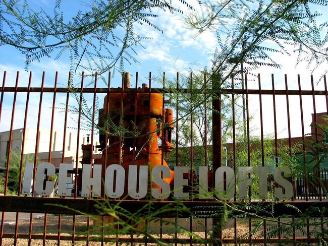 Building Photo - 1001 E 17th St