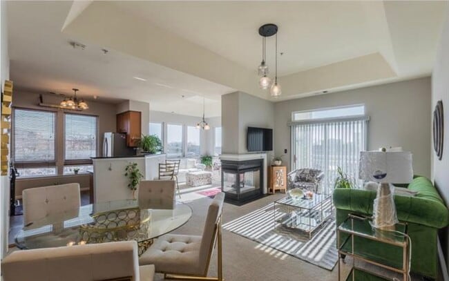 Building Photo - 801 S Greenbrier St