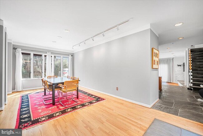 Building Photo - 4838 Drummond Ave