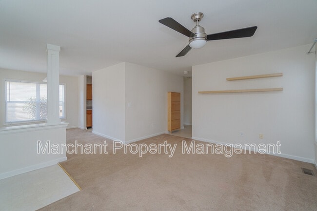 Building Photo - 335 Woodlark St