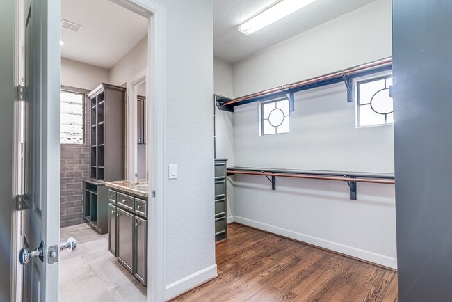 Building Photo - 403 Harborside Way