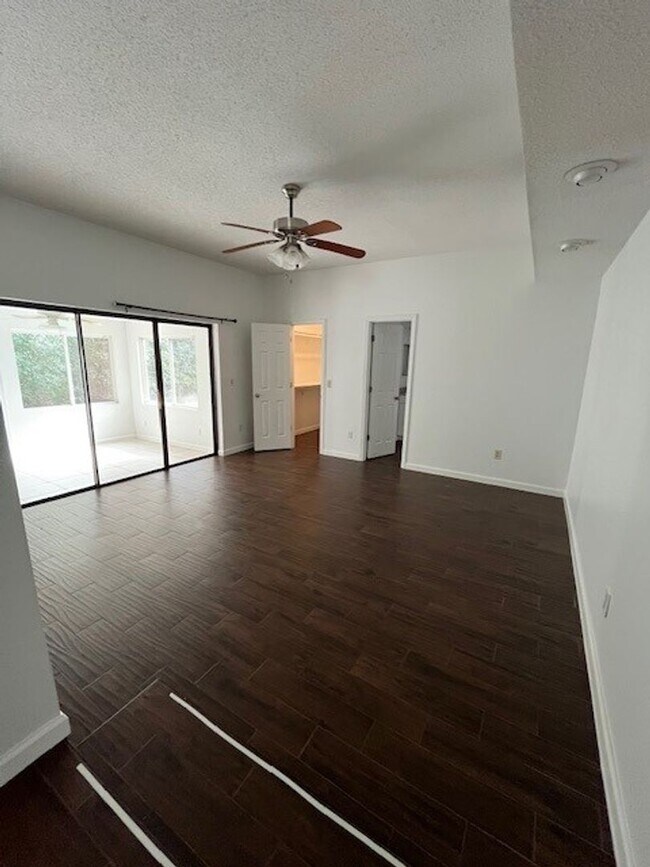 Building Photo - ***4 Bed 3.5 Bath in Tuscawilla!***