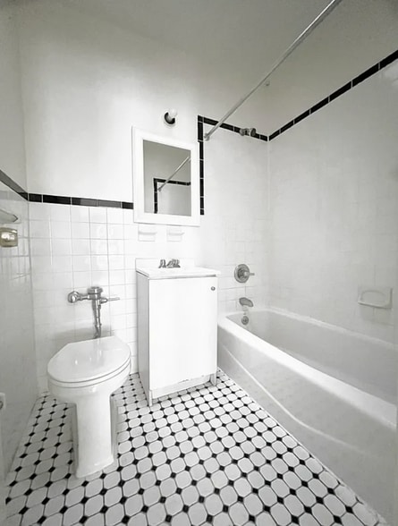 Building Photo - 942 1st Ave