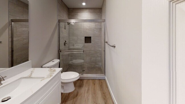 Building Photo - Newly Renovated, 7 BD 4 BR, Close to Campus!