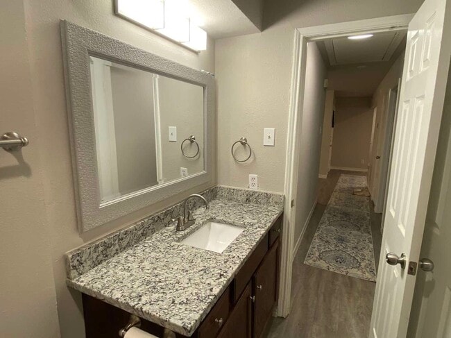 Building Photo - 1017-1019 Mullins Street