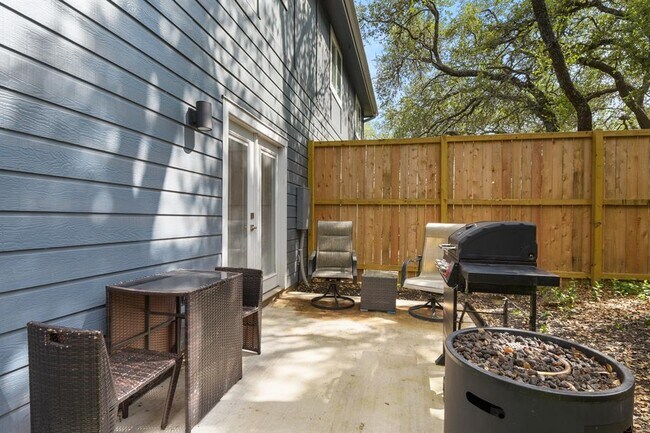 Building Photo - 24700 Whitney Dr