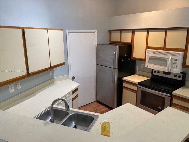 Building Photo - 9999 Summerbreeze Dr