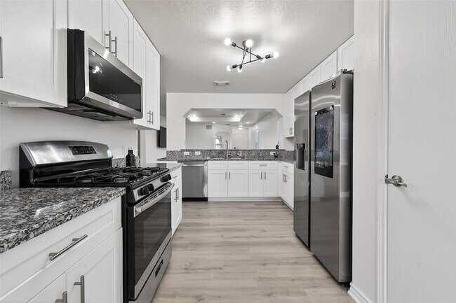 Building Photo - 9111 Grand Villa Ln