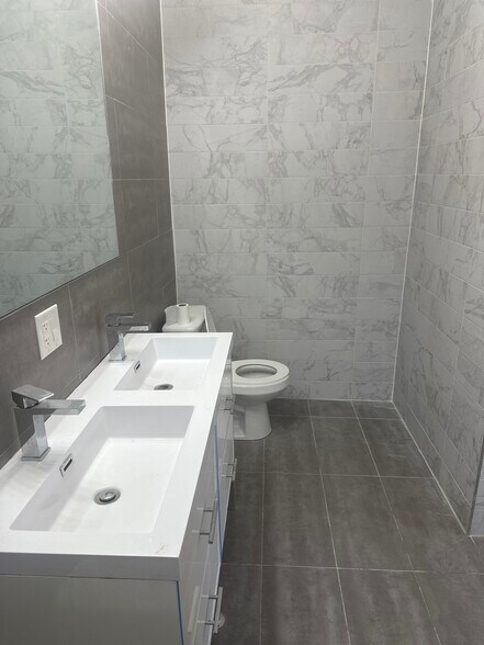 Master bedroom bathroom - 25743 147th Dr