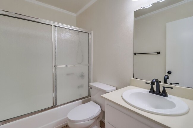 Building Photo - 3 bed, 2.5 bth, CONDO in ESCONDIDO