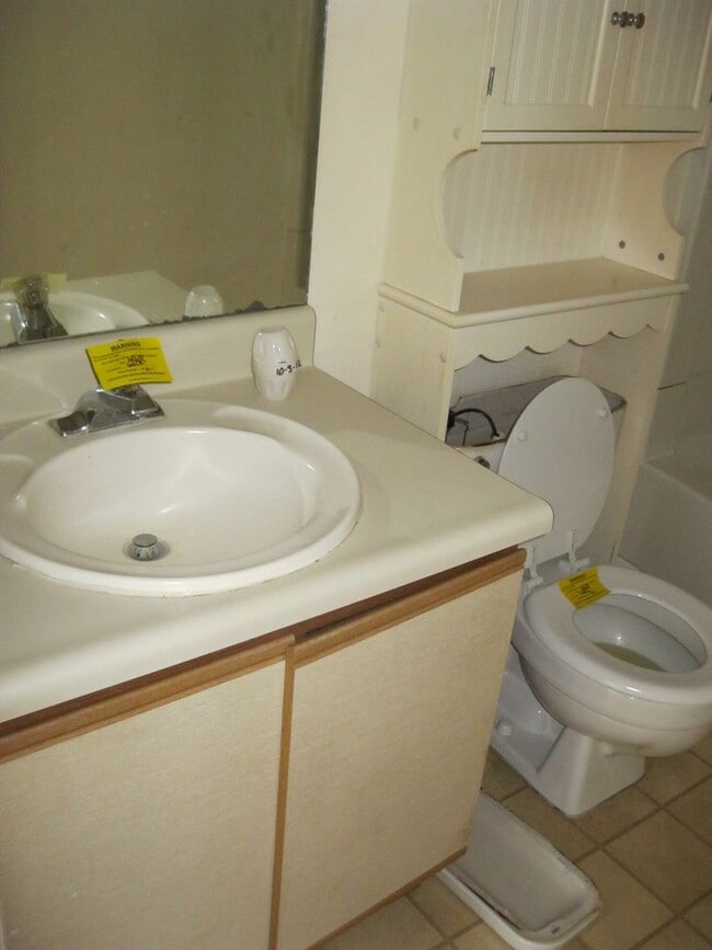 Building Photo - Cozy Home