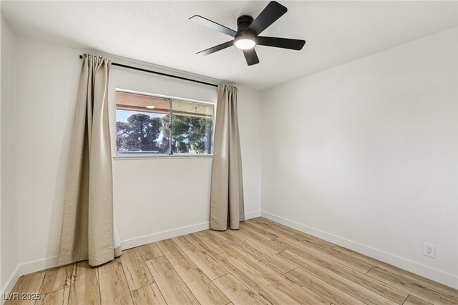 Building Photo - 2414 Paradise Village Way