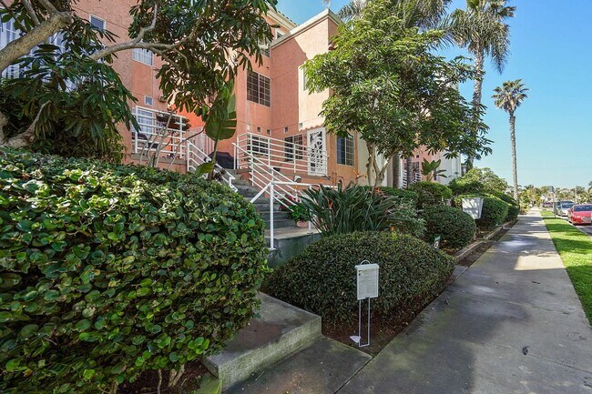 Building Photo - SD: Stunning 3BD/2.5BA Townhome in Imperial Beach with Ocean Views, Rooftop Patio & In-Unit Laundry