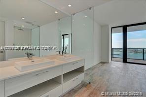 Building Photo - 650 NE 32nd St