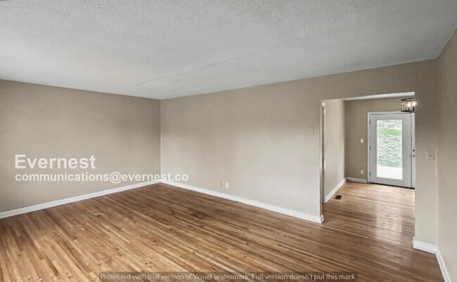 Building Photo - Beautiful 4 Bed & 2 Bath Home with Bonus Room / Pets Accepted