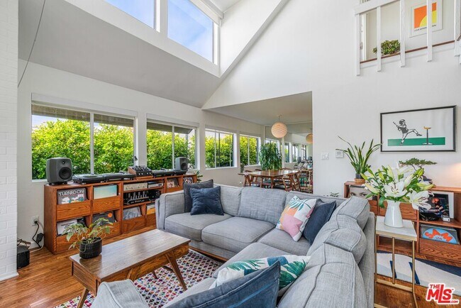 Building Photo - 24 Westwind St