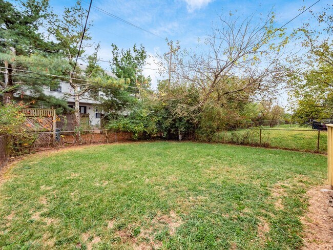 Building Photo - 8235-8237 Goldsmith Dr