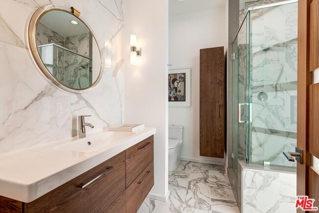 Building Photo - 920 Linda Flora Dr