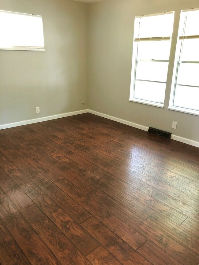 Building Photo - Spacious 4 Bed, 2 Bath House in West Fort ...