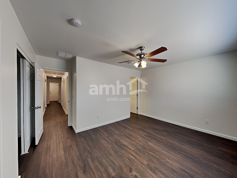 Building Photo - 729 W Firehawk Dr
