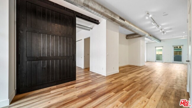 Building Photo - 212 Marine St