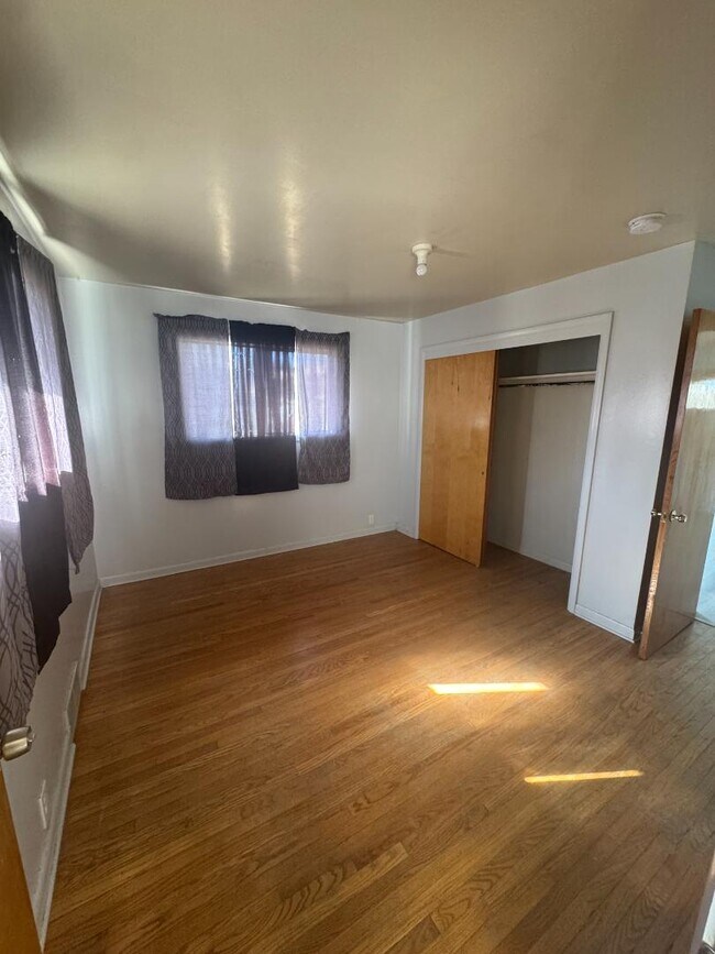 Building Photo - 1336 1st W Ave