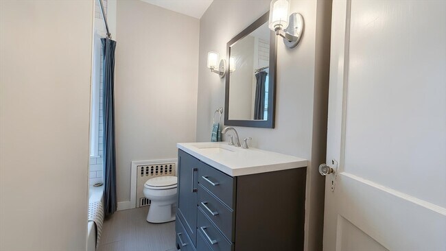 Building Photo - 27 Noble St