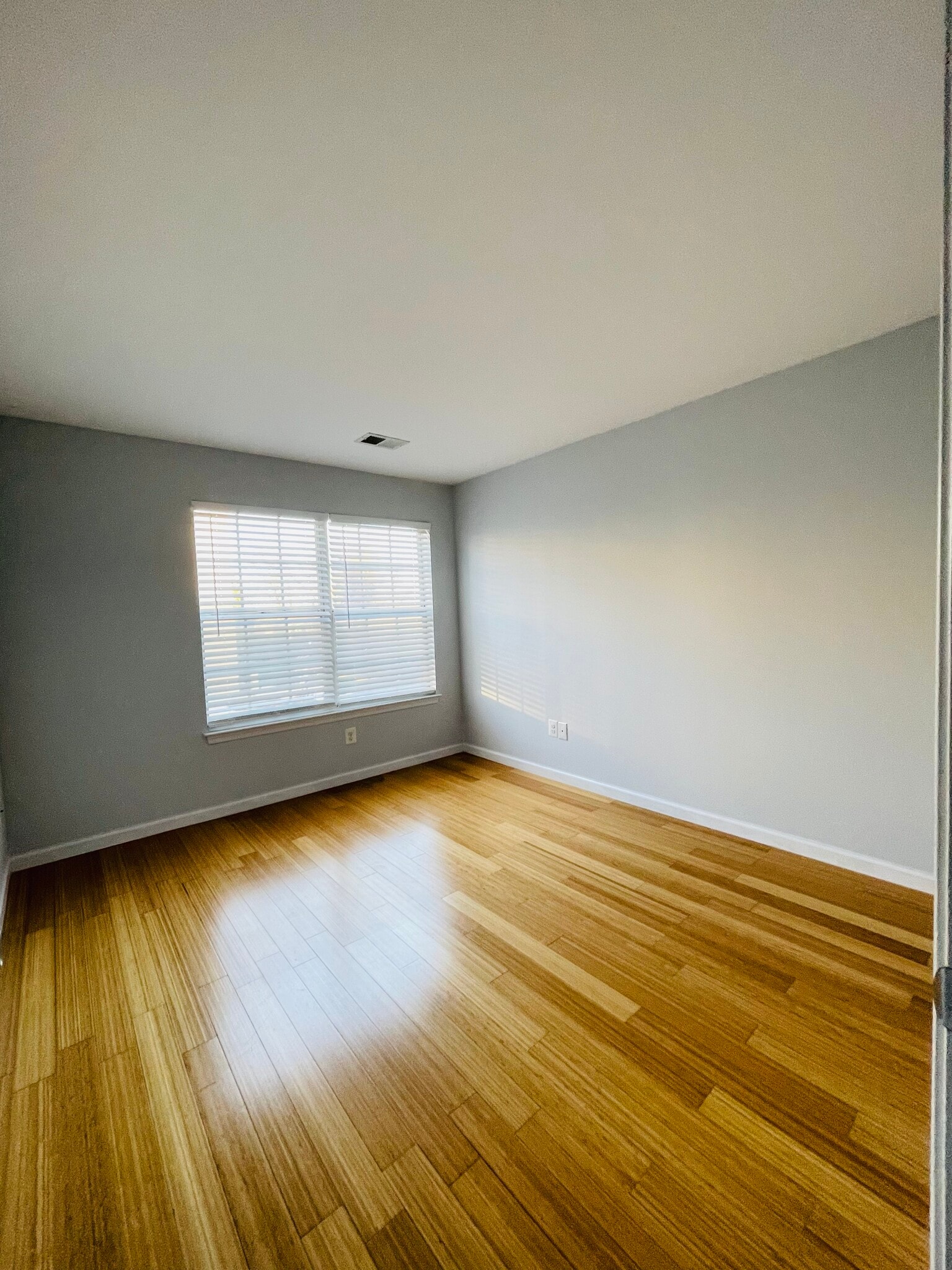 bedroom 2 - 6423 Richmond Hwy