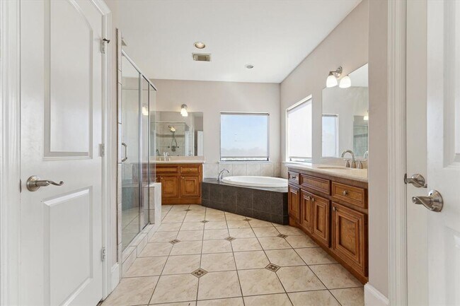 Building Photo - 3808 Glen Arbor Dr