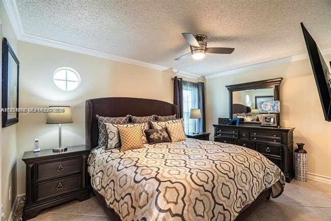 Building Photo - 221 Waterside Dr