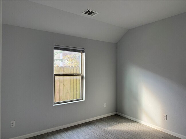 Building Photo - 4509 Larkspur St