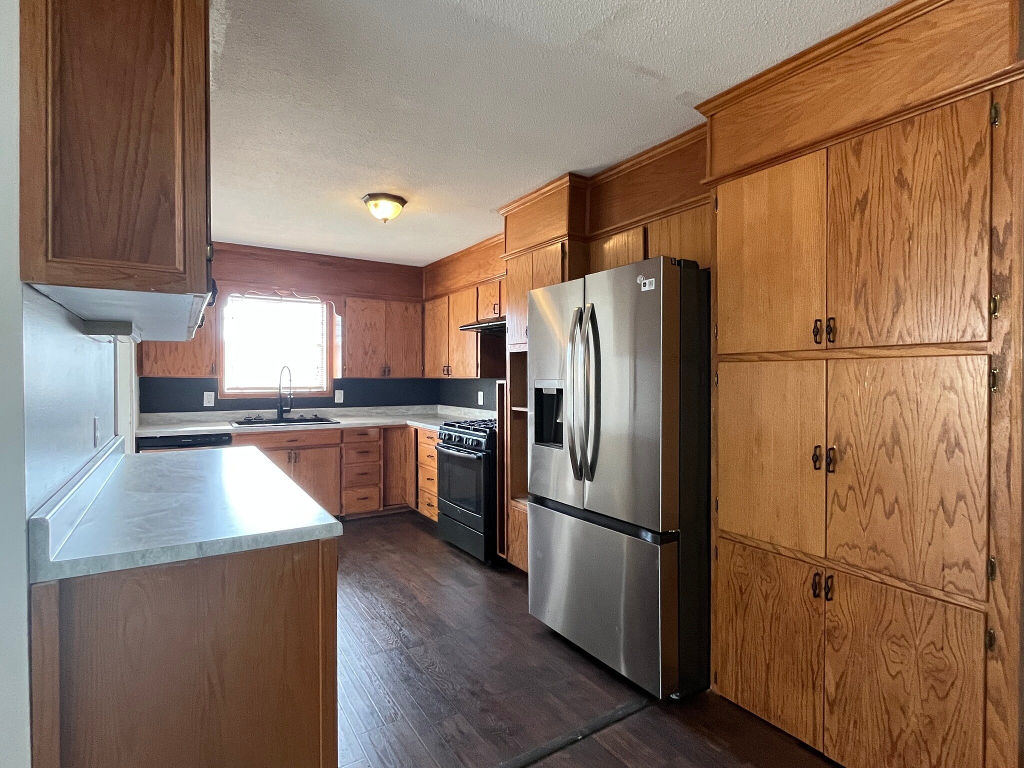 Kitchen - 1618 E 3rd Ave