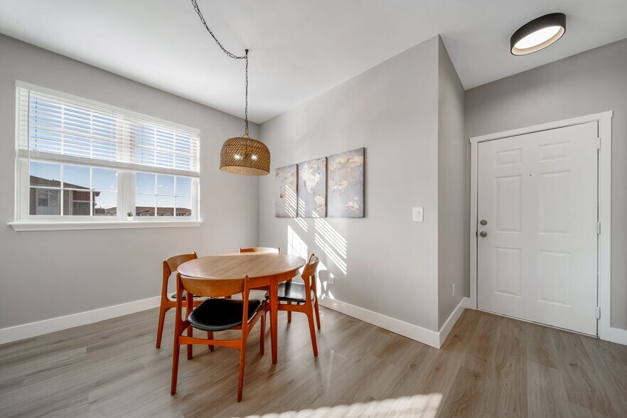 Building Photo - 12858 Ironstone Way