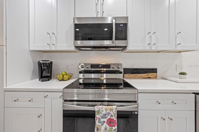 Building Photo - 1008 Apollo Beach Blvd