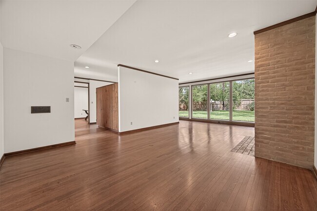 Building Photo - 10614 Fairlane Dr