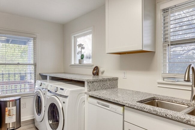 Building Photo - 332 Natalen Ave