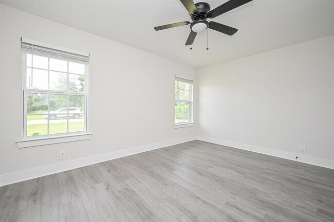 Building Photo - 226 Hyta St