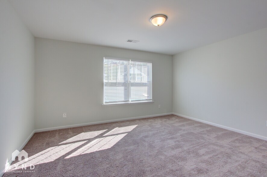 Building Photo - 863 Bergenfield Ln